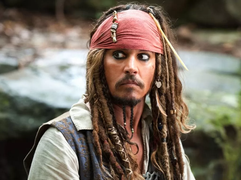 Johnny Depp sebagai Jack Sparrow di Pirates of the Caribbean. (imdb)