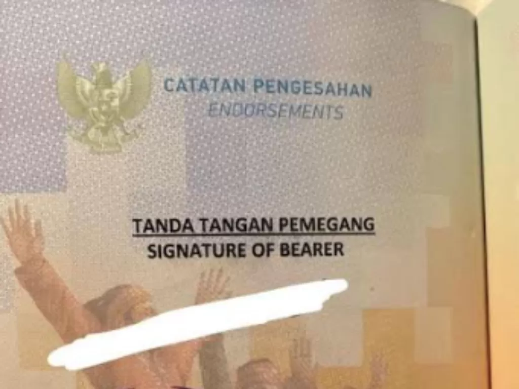 Polemik paspor Indonesia tanpa kolom tanda tangan (Aulia Kurnia Hakim/Z Creators)