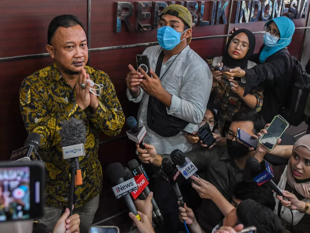 Komisioner Komnas HAM M. Choirul Anam memberikan keterangan kepada wartawan ihwal kasus pembunuhan Brigadi J di Kantor Komnas HAM, Jakarta, Kamis (11/8/2022).