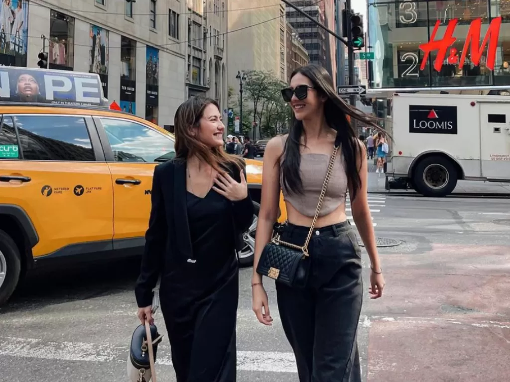 Pevita Pearce dan Anya Geraldine liburan ke New York (Instagram/@anyageraldine)