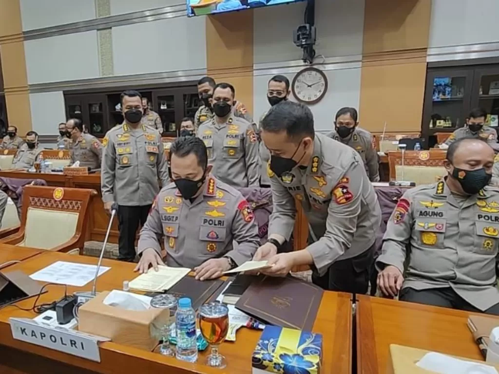 Kapolri Jenderal Listyo Sigit Prabowo hadiri rapat bersama DPR, Rabu (24/8/2022). (INDOZONE/Harits Tryan)