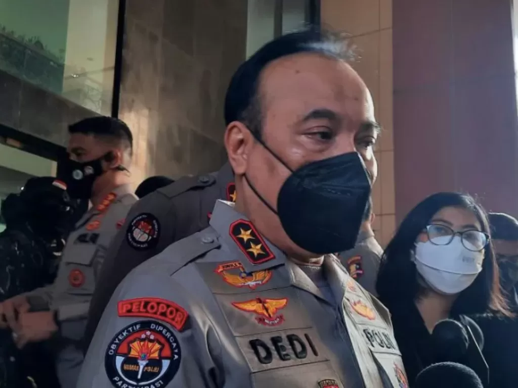 Kepala Divisi Humas Polri Irjen Pol. Dedi Prasetyo memberikan keterangan kepada media menjelang sidang etik Ferdy Sambo di Mabes Polri, Jakarta, Kamis (25-8-2022). (ANTARA/Laily Rahmawaty)