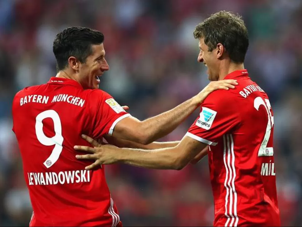 Robert Lewandowski dan Thomas Muller semasa berkostum Bayern Munich. (Instagram/@esmuellert)