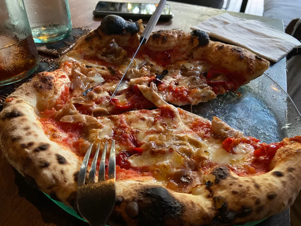 Pizza kayu bakar yang cita rasanya khas (Z Creators/Dada Sabra Sathilla)