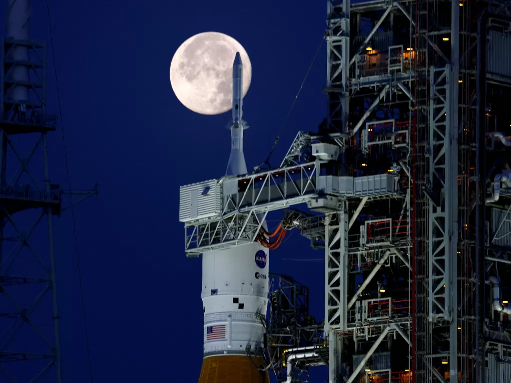 Ilustrasi roket NASA yang akan ke Bulan. (REUTERS/Joe Skipper)