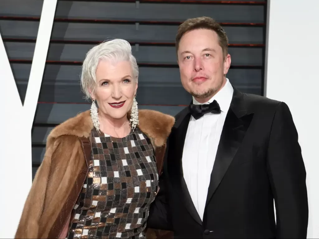 Elon Musk dan sang ibunda tercinta. (Dok. Business Insider)