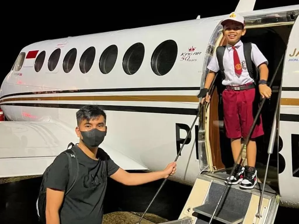 Farel Prayoga berangkat sekolah naik jet pribadi (Instagram/@zidniyazidni)