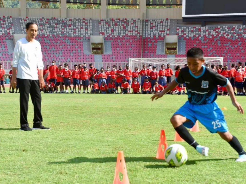 Presiden Joko Widodo luncurkan Papua Football Academy. (Twitter/jokowi)