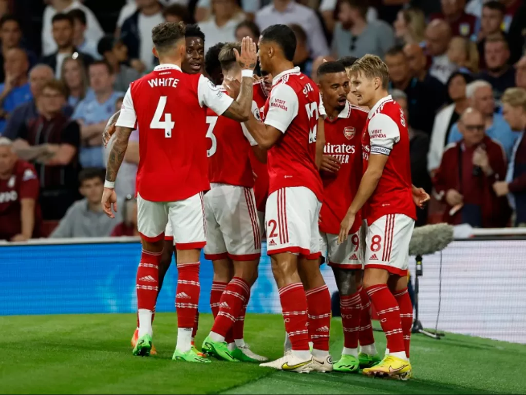 Skuad Arsenal merayakan gol saat lawan Aston Villd di matchday kelima Liga Inggris 2022-2023. (REUTERS/Peter Cziborra)