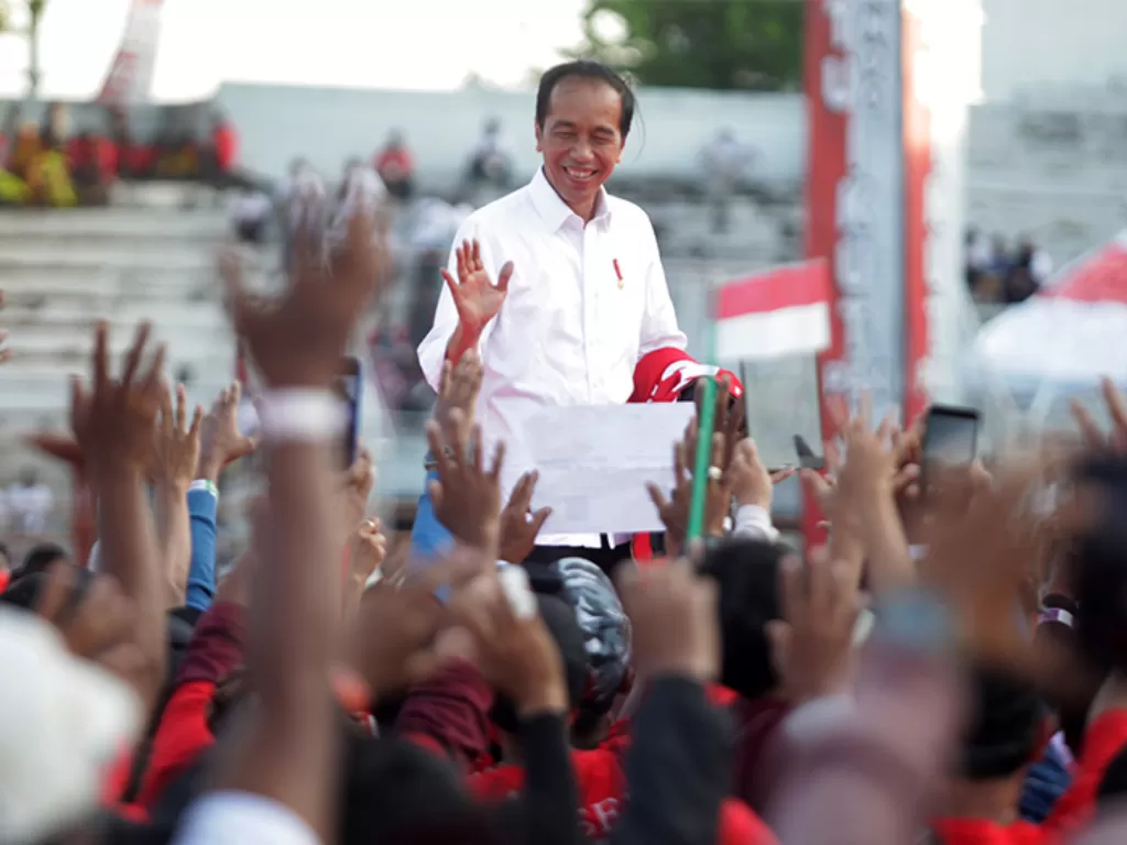 Presiden Joko Widodo di Stadion Gelora 10 November Tambaksari, Surabaya, Jawa Timur, Minggu (21/8/2022). (ANTARA FOTO/Umarul Faruq)