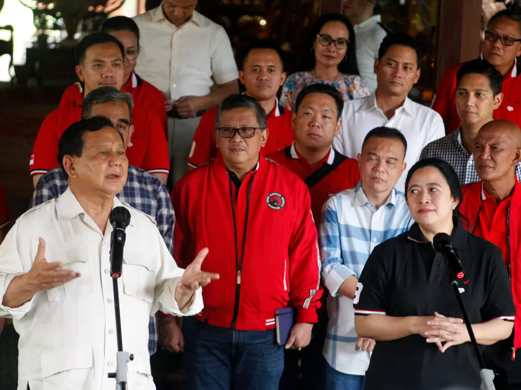 Ketua Umum Partai Gerindra Prabowo Subianto (kiri depan) dan Ketua DPP PDI Perjuangan Puan Maharani (kanan depan) beserta jajaran petinggi partai. (ANTARA/Yulius Satria Wijaya)