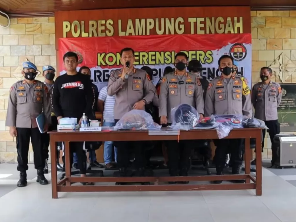  Konferensi pers kasus polisi tembak polisi di Lampung. (Dok. Polda Lampung)