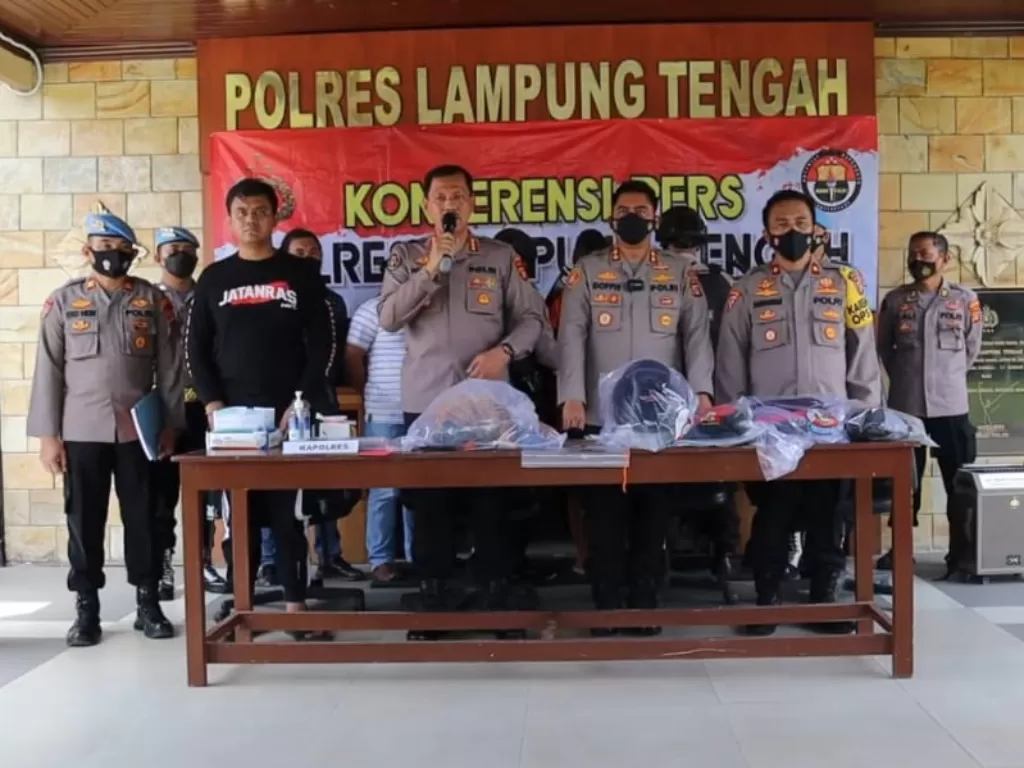 Konferensi pers kasus polisi tembak polisi di Lampung. (Dok. Polda Lampung)
