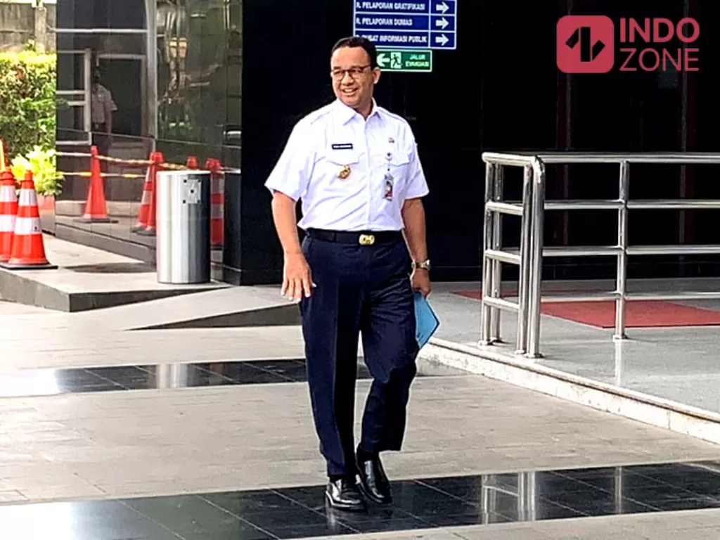 Gubernur DKI Jakarta Anies Baswedah memenuhi pemanggilan KPK untuk dimintai keterangan terkait Formula E, Rabu (7/8/2022). (INDOZONE/Harits Tryan Akhmad)