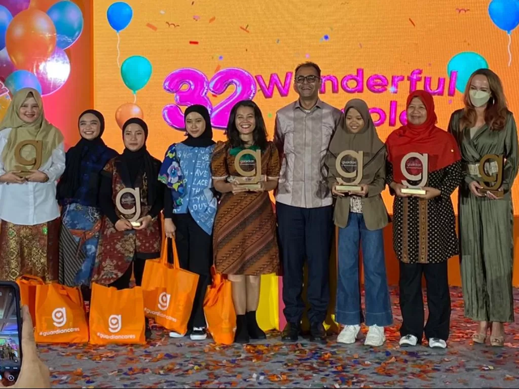 Para sosok inspirasional peraih penghargaan dalam acara ultah Guardian ke-32 di kawasan Bintaro, Tangerang Selatan (31/8/2022) (INDOZONE/Nandya)