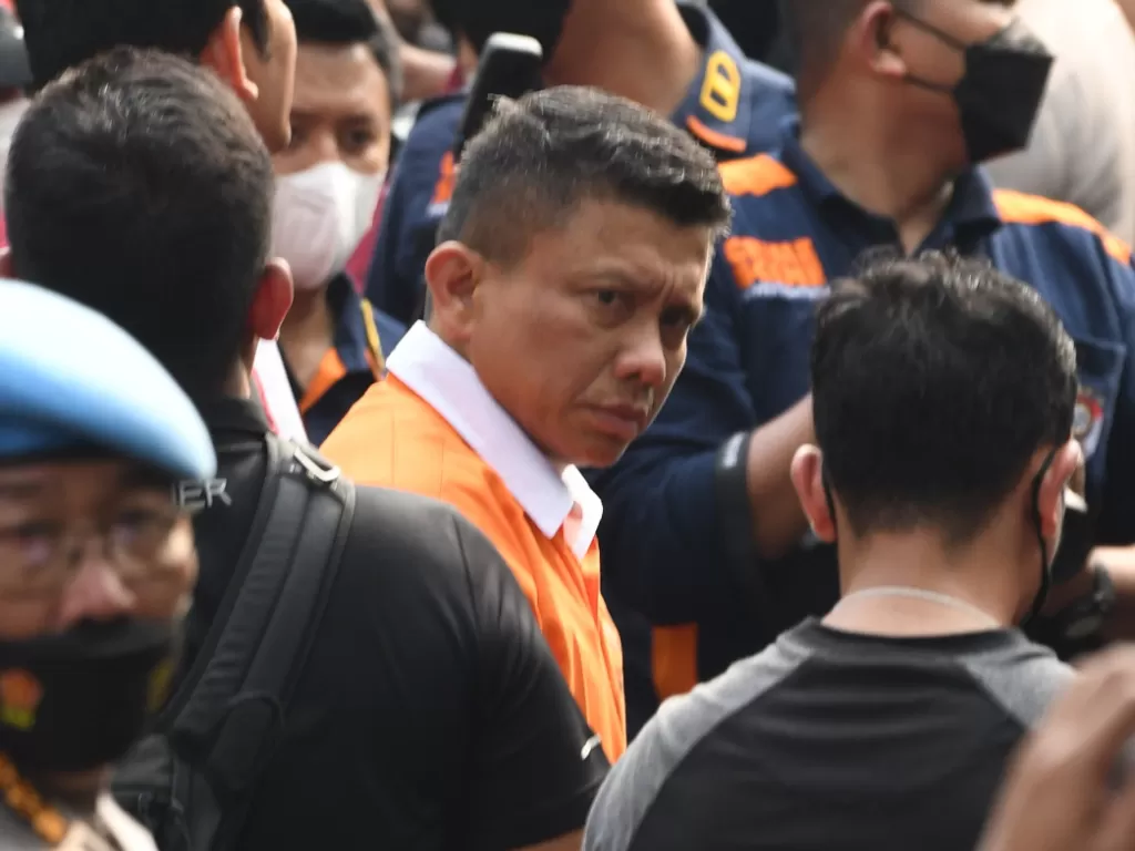 Tersangka Irjen Ferdy Sambo tiba di rumah dinasnya yang menjadi TKP pembunuhan Brigadir J, di Duren Tiga, Jakarta, Selasa (30/8/2022). (ANTARA/Aditya Pradana Putra)