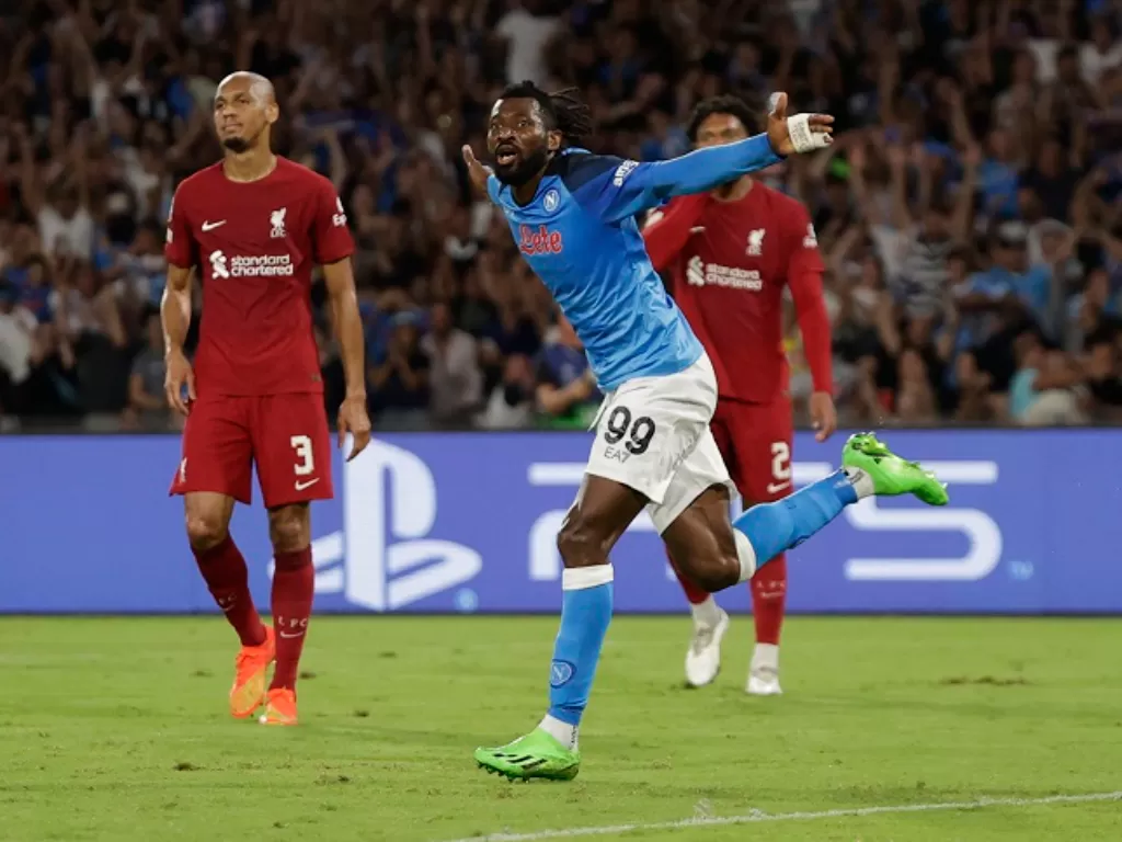 Pemain Napoli merayakan gol ke gawang Liverpool di Liga Champions 2022/2023. (REUTERS/Ciro De Luca)