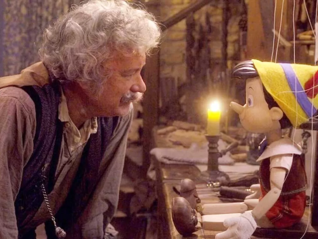 Tom Hanks dalam film Pinocchio (Disney)