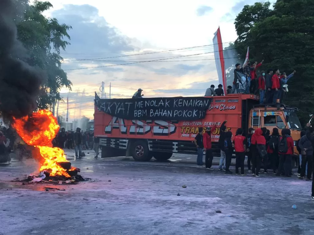 Demo tolak kenaikan harga BBM di Makassar (Z Creators/Sandi Witness)