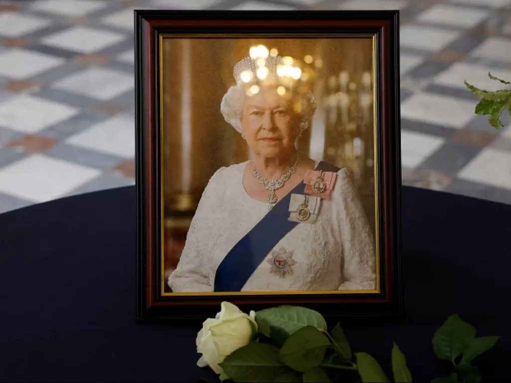 Foto mendiang Ratu Elizabeth II. (REUTERS/Christian Hartmann)
