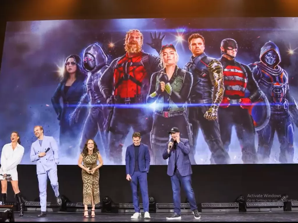 Kevin Feigh dan para cast dan tim produksi Thunderbolts D23 Expo, Sabtu (10/9/2022). (Instagram/marvelstudios)