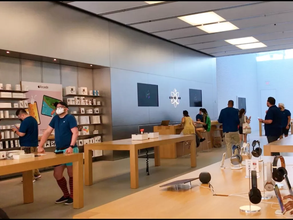 Suasana di Apple Store Amerika. (Z Creators/Susi Fatimah)