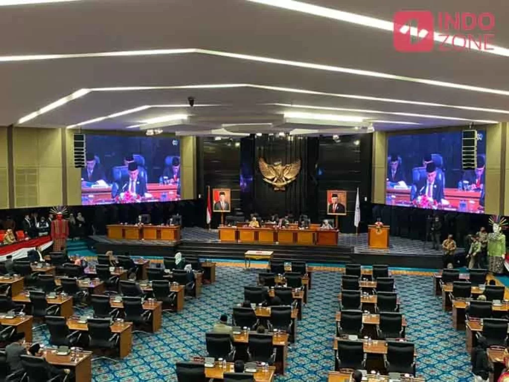 Rapat paripurna pengumuman pemberhentian Gubernur dan Wakil Gubernur DKI Jakarta, Selasa (13/9/2022). (INDOZONE/Sarah Hutagaol)