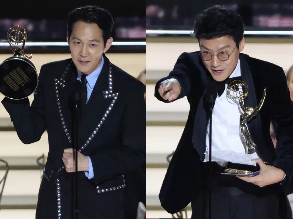 Dua penghargaan Emmy Awards untuk Squid Game: Lee Jung Jae dalam kategori Aktor Terbaik di Serial Drama, serta Hwang Dong Hyuk yang menangkan kategori Penyutradaraan Terbaik untuk Serial Drama. (REUTERS/Mario Anzuoni).