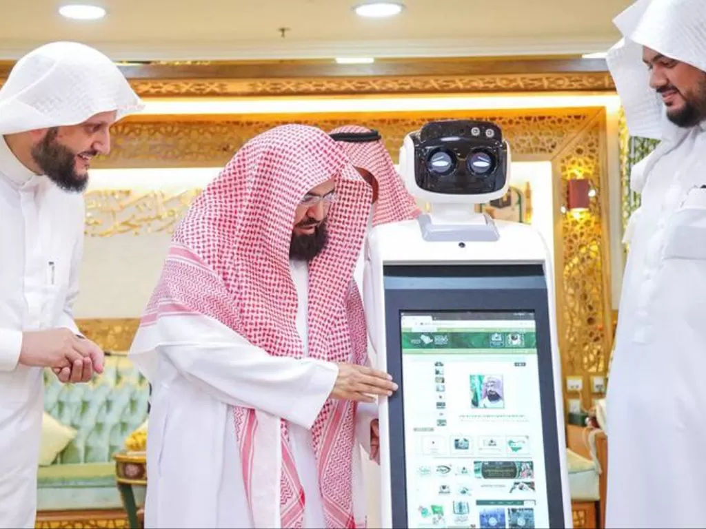 Robot di Masjidil Haram yang bisa khotbah. (Gulf News)