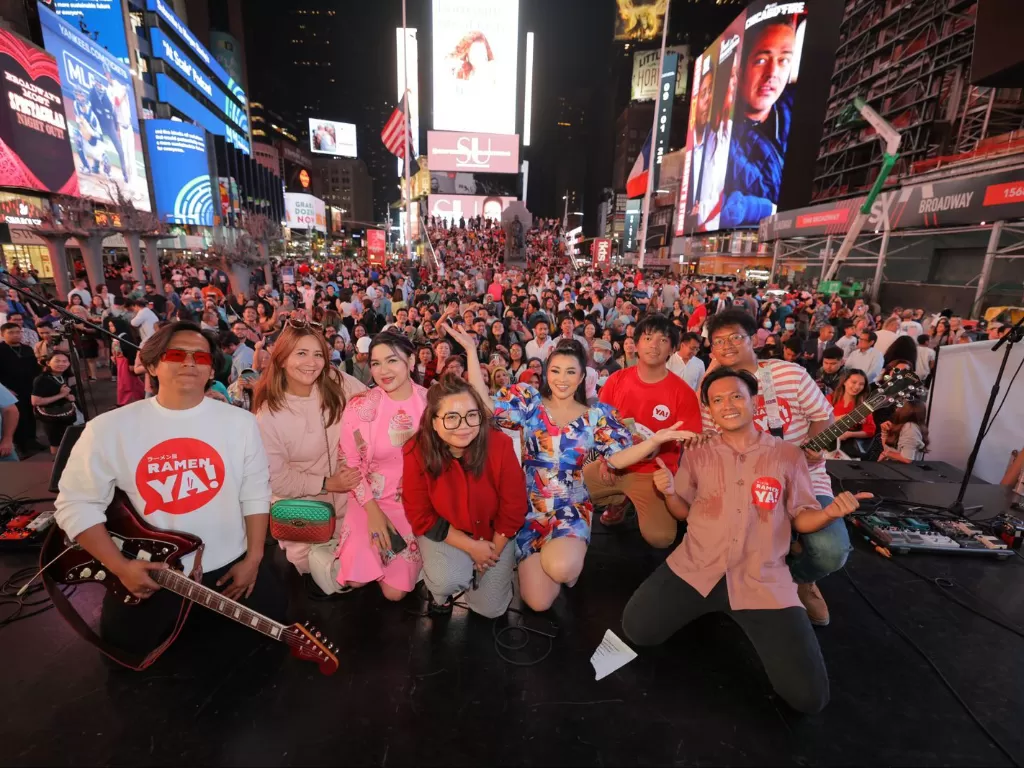 Aksi para musisi Tanah Air di Times Square, New York. (Istimewa)