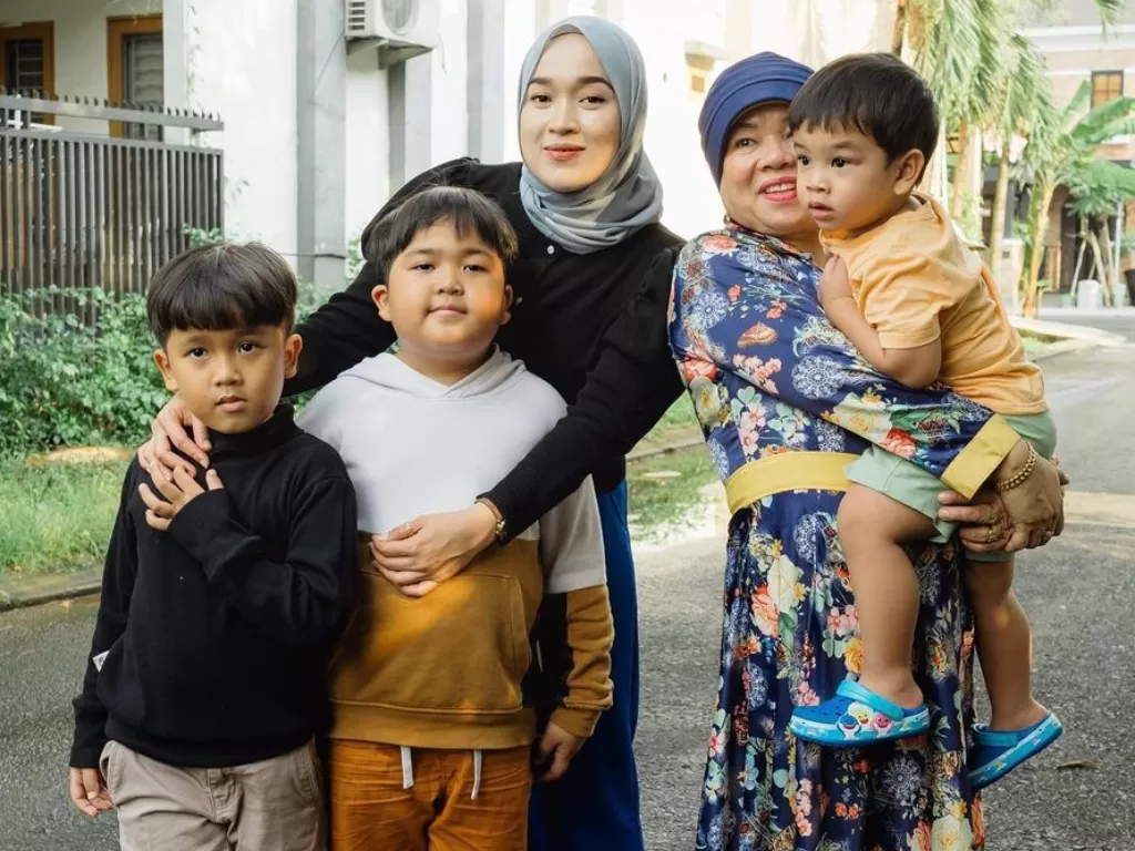 Ririe Fairus ke rumah Oma Dewi Zuhriati (Instagram/ririe_fairus)