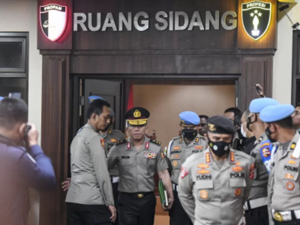 Ferdy Sambo usai mengikuti sidang Komisi Kode Etik Polri (KKEP) di Gedung Transnational Crime Center (TNCC) Divisi Propam Mabes Polri, Jakarta. (ANTARA FOTO/M Risyal Hidayat)