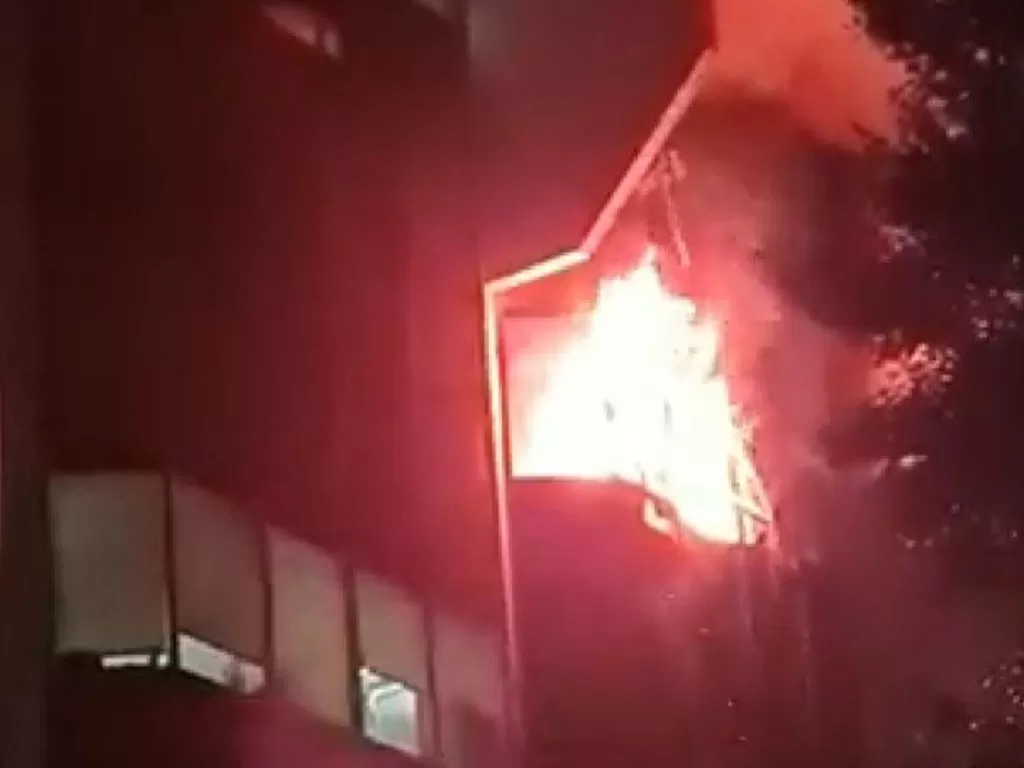 Gedung Kemendes PDTT terbakar. (Twitter/@Revly_Elvredo)