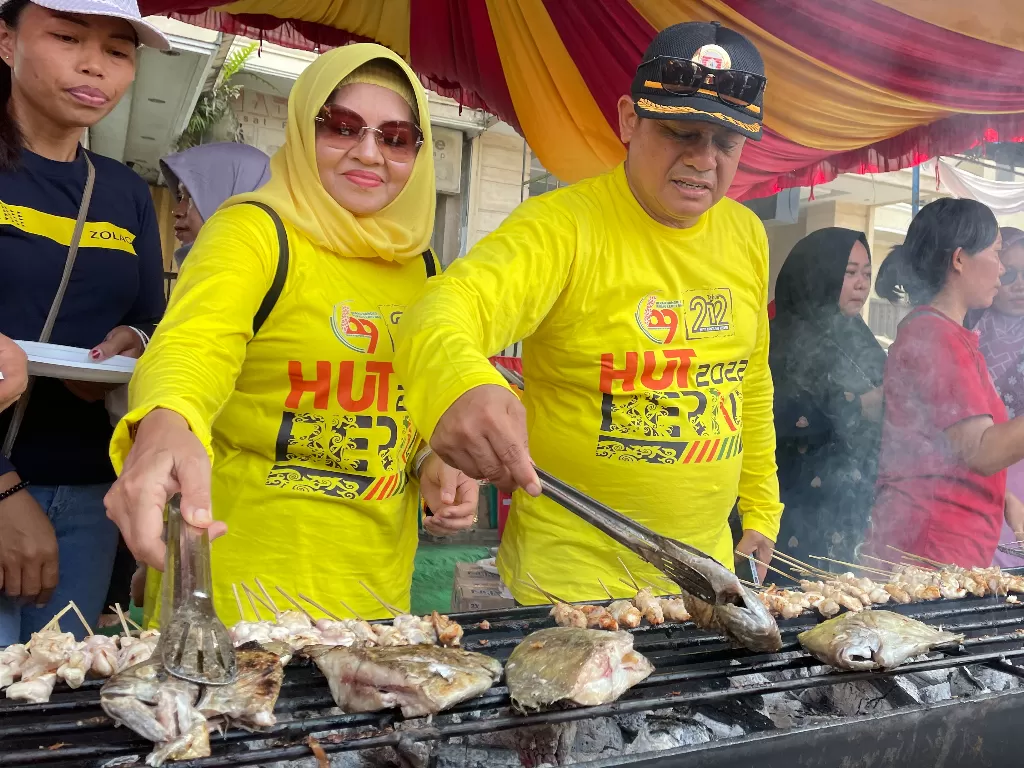 Irau Manutung Jukut, pesta rakyat bebas makan ikan gratis sepuasnya. (Z Creators/Edi Akbar)
