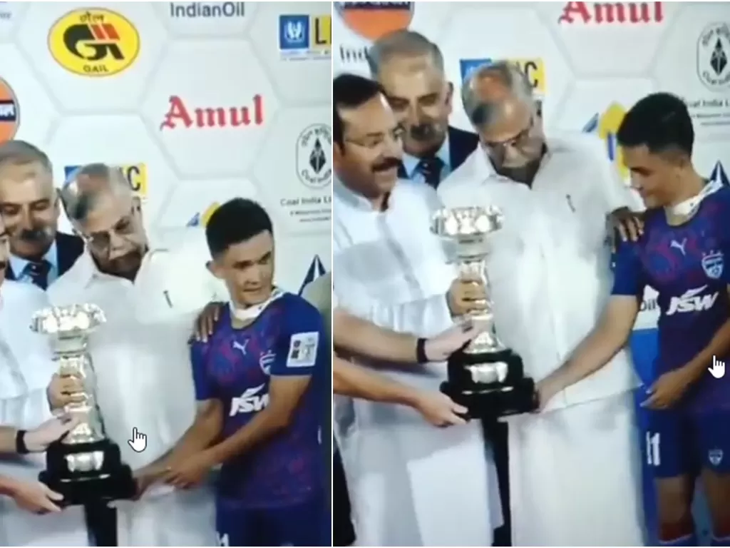 Pejabat India sibuk ikut foto pegang trofi Durang Cup 2022 yang dimenangkan Bengaluru FC. (Screenshoot/Twitter/@sports_tak)