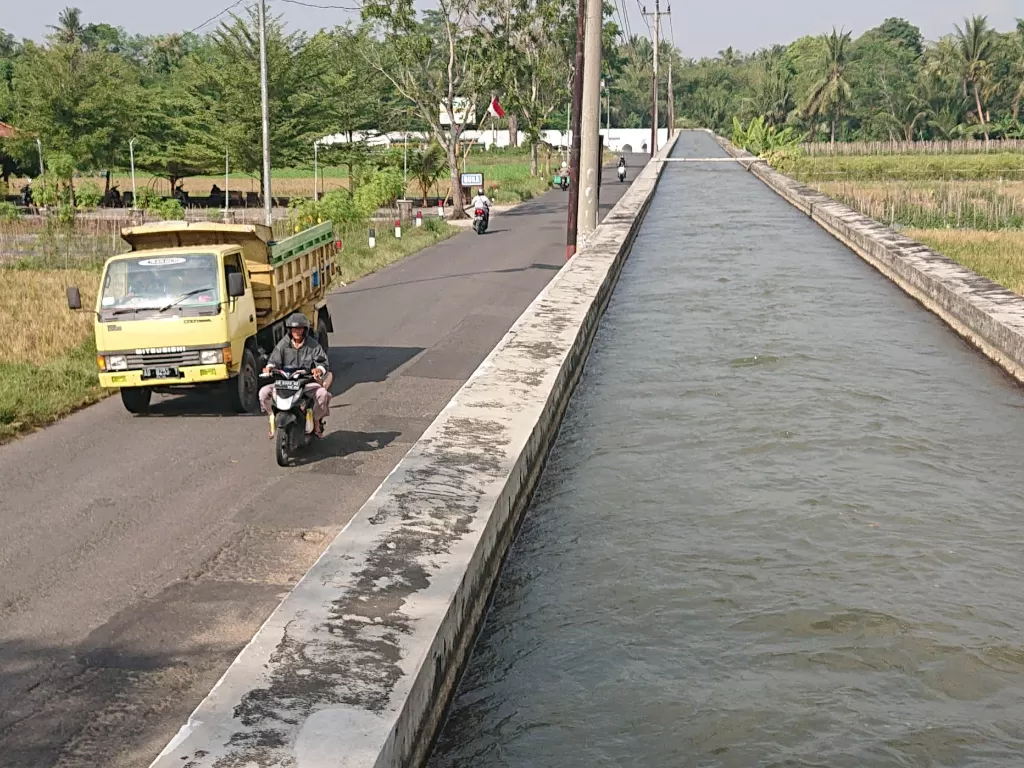 Bu Renteng, sungai melayang di atas jalan. (Z Creators/Eko Haryanto)