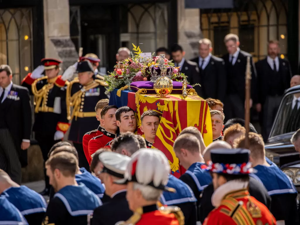 Jenazah mendiang Ratu Elizabeth II telah dimakamkan Senin (19/9/2022) di Windsor. (REUTERS/Corporal Rob Kane)