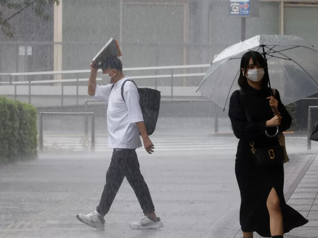 Topan Nanmadol di Jepang, pada Selasa (20/9). (REUTERS/Kim Kyung-Hoon)