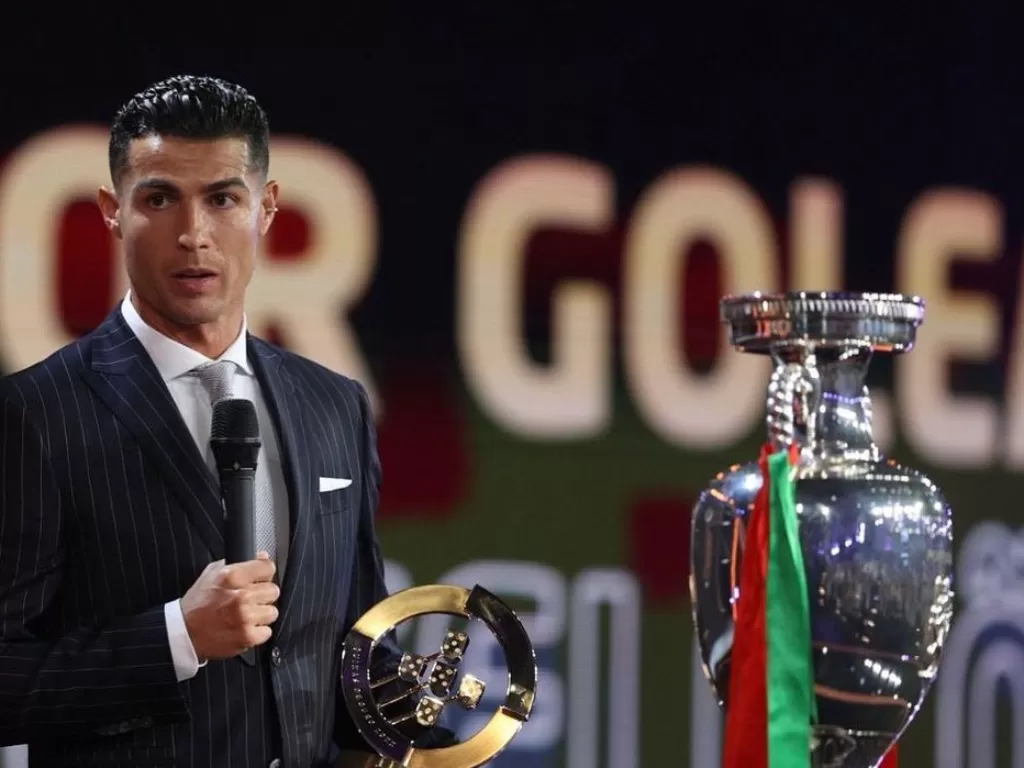 Cristiano Ronaldo mendapat penghargaan dari Federasi Sepak Bola Portugal (Instagram/@cristiano)