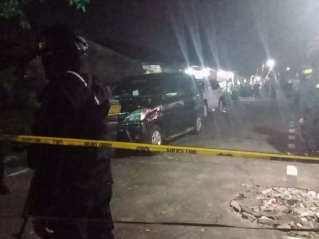 Petugas berjaga di sekitar Asrama Polisi Solo Baru, Kabupaten Sukoharjo. (ANTARA/HO-Humas Polda Jateng)
