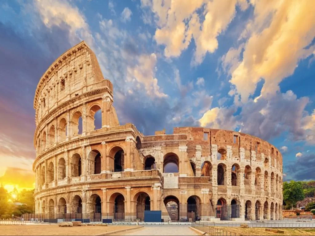 Colosseum Roma yang jadi kebanggaan masyarakat Romawi. (Twitter/Ancient of Greek)