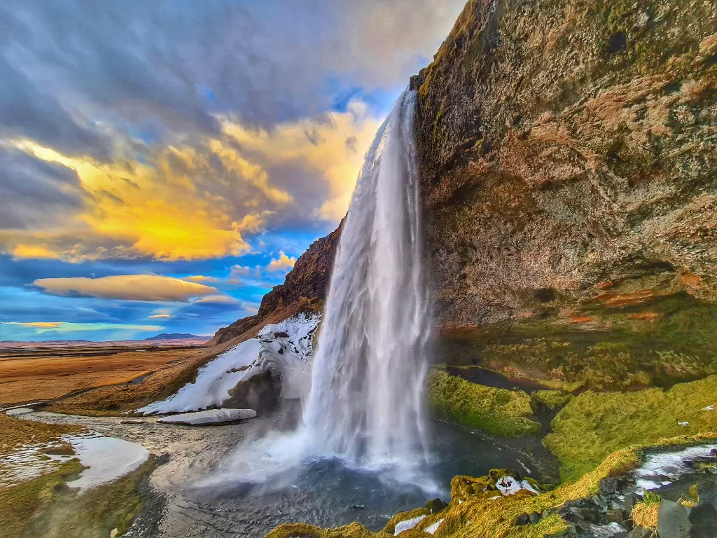 Seljalandsfoss Waterfall. (Pexels)