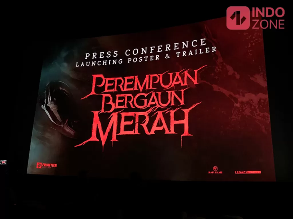 Konferensi pers film horor 'Perempuan Bergaun Merah' di XXI Plaza Senayan, Jakarta, Rabu (28/9). (INDOZONE/M Rio Fani)