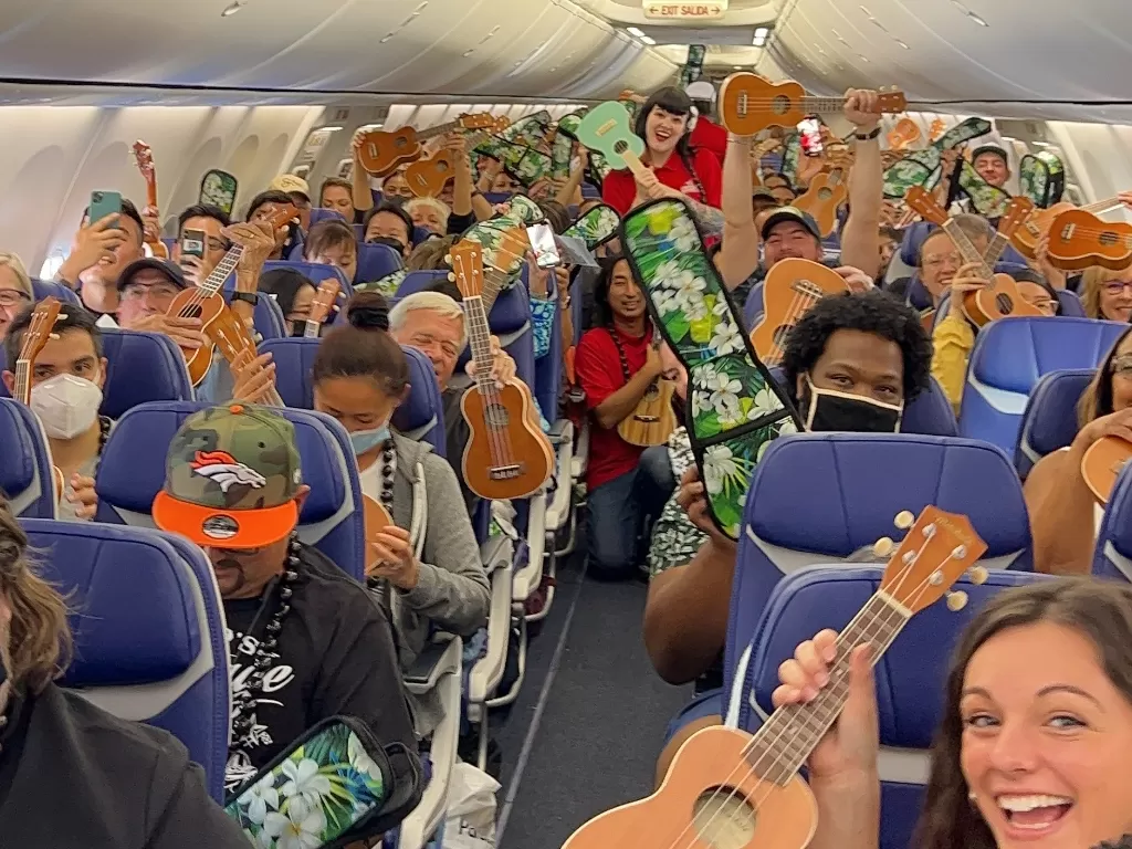 Penumpang maskapai Southwest Airlines dapat hadiah ukulele. (Twitter/@SouthwestAir)