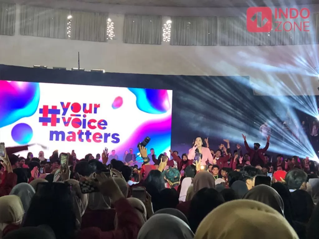 Yeni Inka saat tampil di Your Voice Matters Malang. (INDOZONE/Samsudhuha Wildansyah).