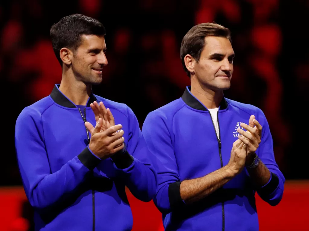 Novak Djokovic dan Roger Federer. (REUTERS/Andrew Boyers)