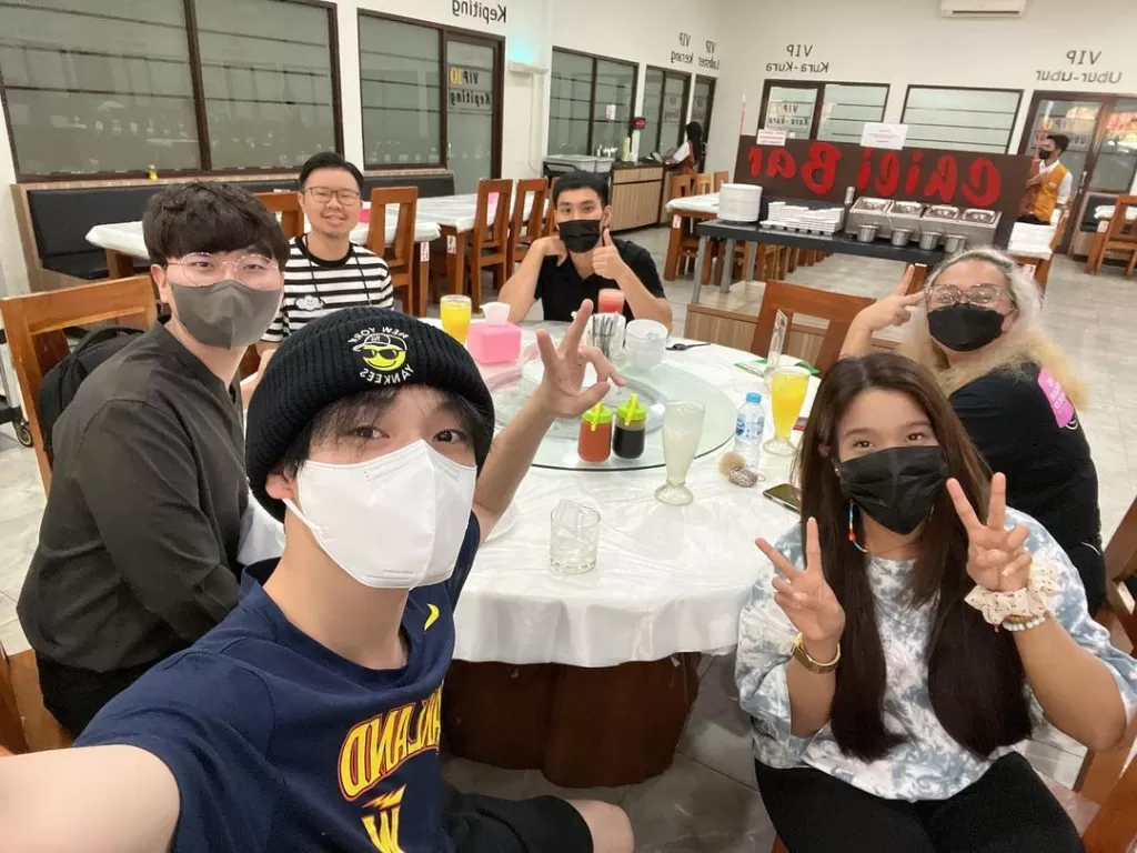 Chenle NCT Dream kesenengan icip makanan Indonesia (Instagram/Kh1000le)