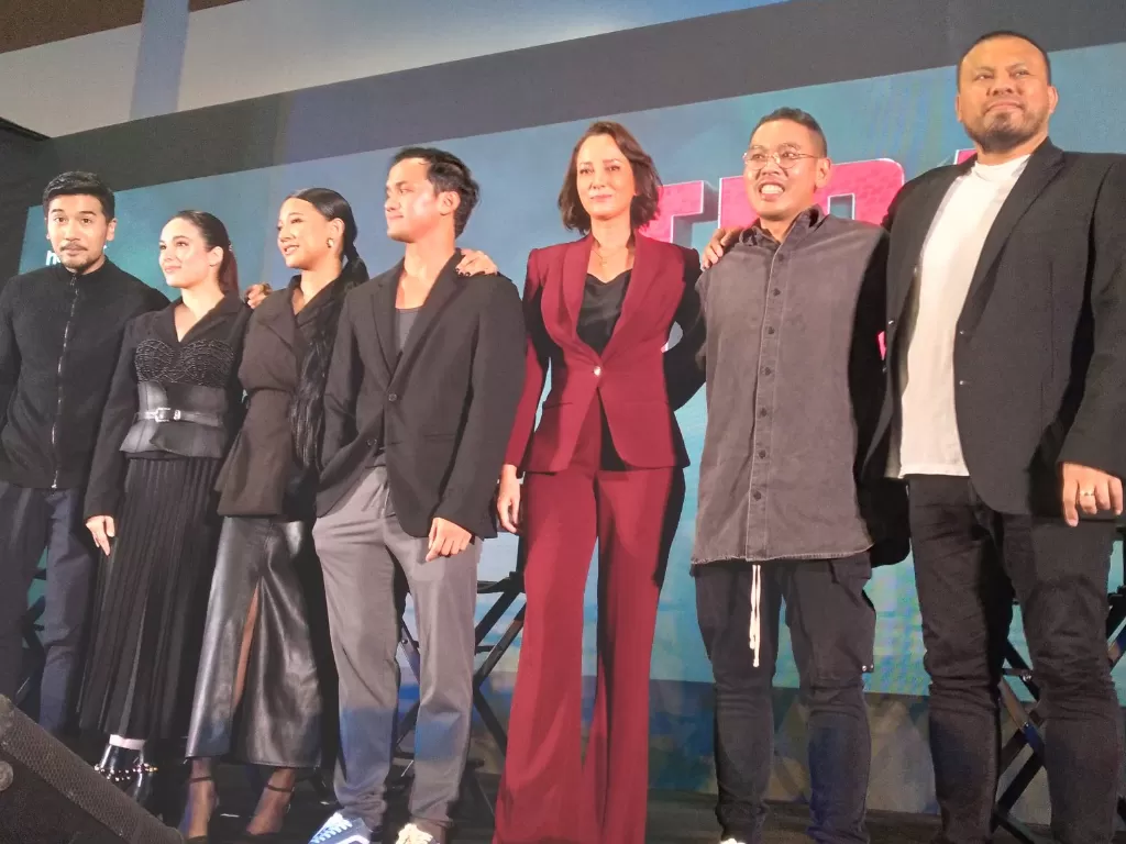 Seluruh cast untuk serial Tira saat hadir di Indonesia ComicCon. (Twitter/txtbyurstruly)