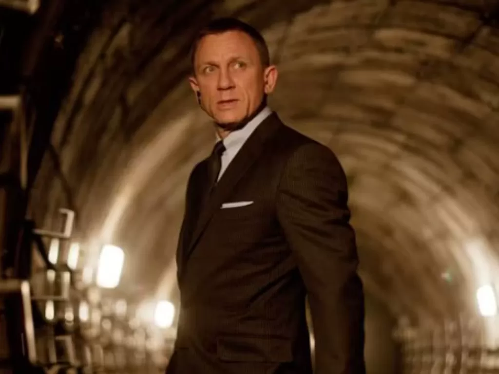 Daniel Craig sebagai James Bond (IMDb)