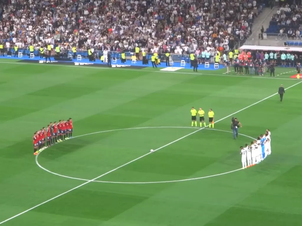 Minute Of Silence Liga Spanyol dan Liga Belanda untuk Tragedi Kanjuruhan. (Youtube/Badefa)